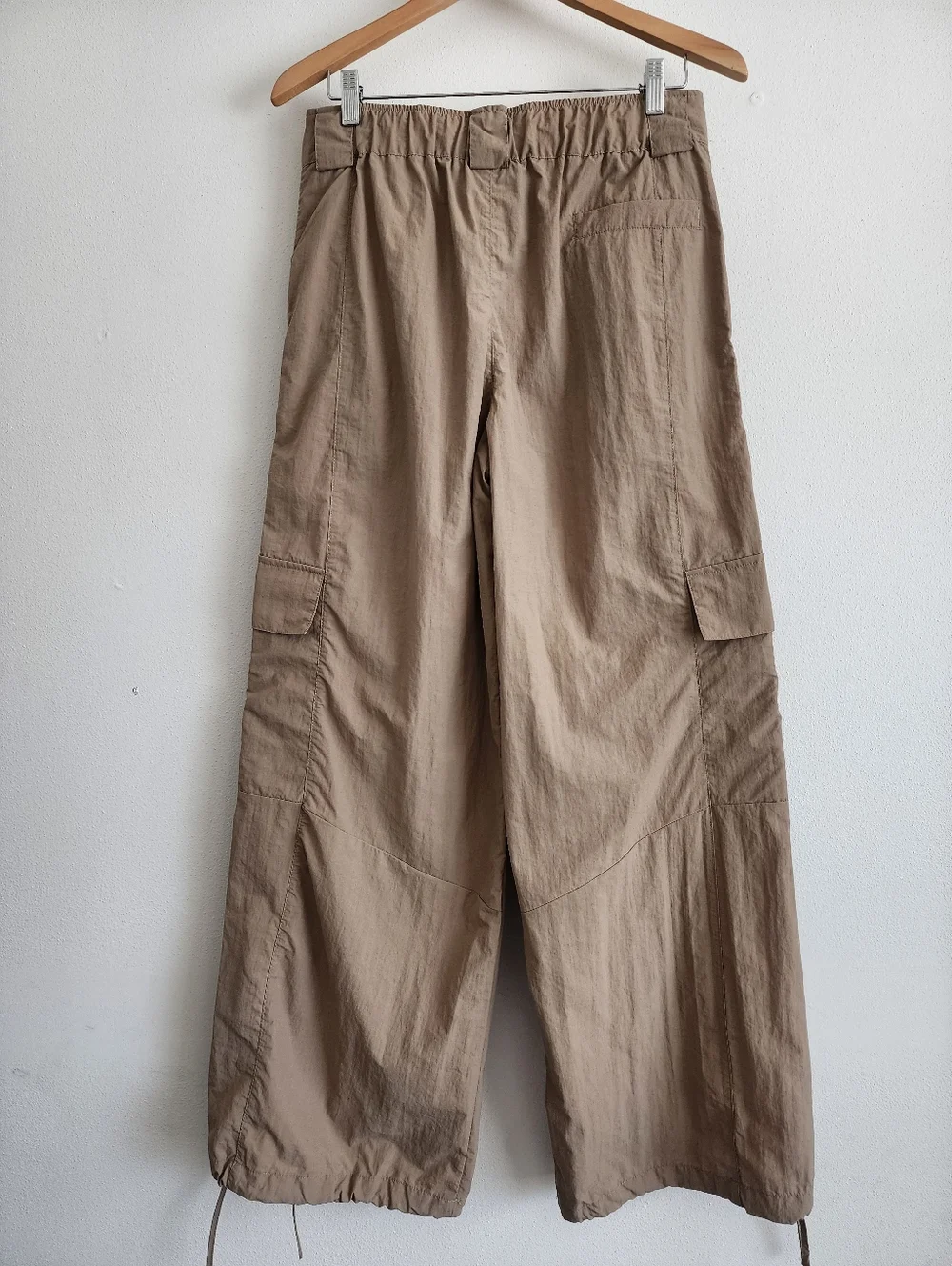 Know One Cares Tan Nylon Utility Cargo Pants | Size Medium - Picture 4 of 10